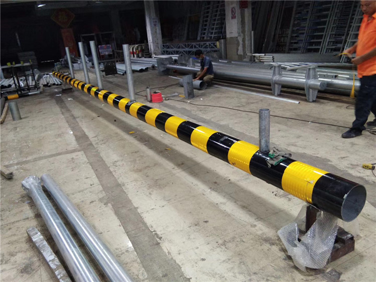 村口限高架限高2.5米禁止貨車(chē)進(jìn)入黃黑路跨限高桿3米道路龍門(mén)架